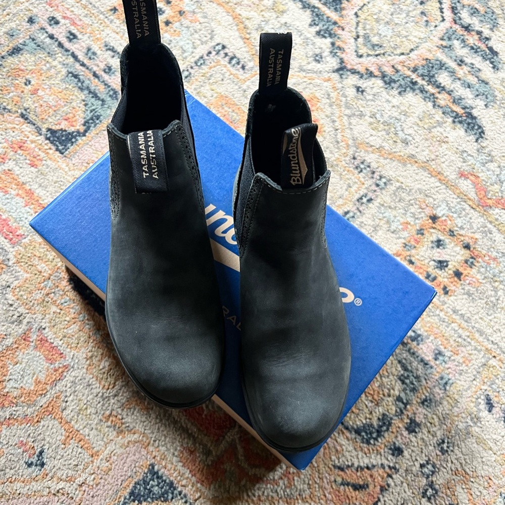 Blundstone Women’s High Top 1630 Chelsea Boots - Rustic Black, Worn once! - Picture 2 of 6